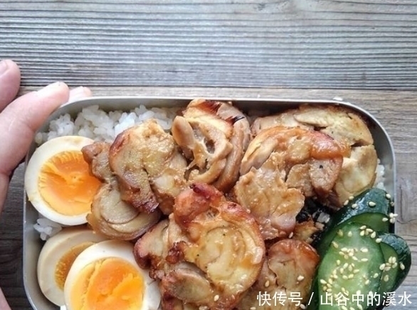 大叔|每天给一家人做饭的日本大叔火了,网友这样吃饭太壕了