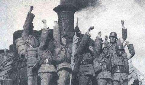 临刑|这位国军中将战场被俘，临刑时作出一首七步诗，后被监斩官救下！