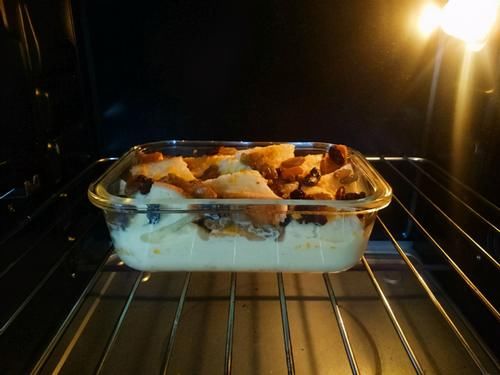 面包和布丁还能一起做?搭配上橙子的清香,当做早餐真不错