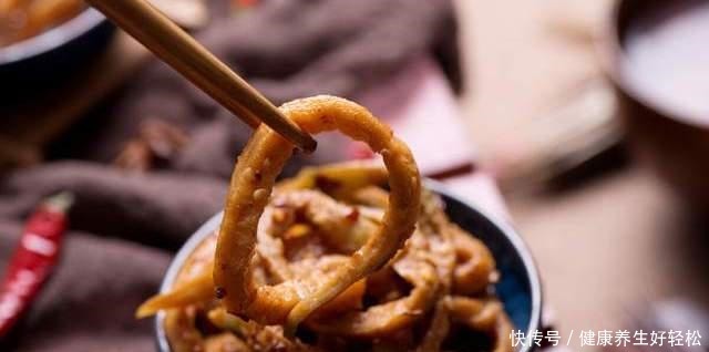 入冬后，遇见这菜就买10斤，晒干了保存，吃一整个冬天不会坏！