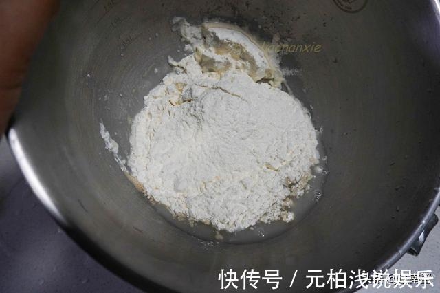 面包|我把面包做成了大饼,女儿却说特别好吃,早餐吃了两大块