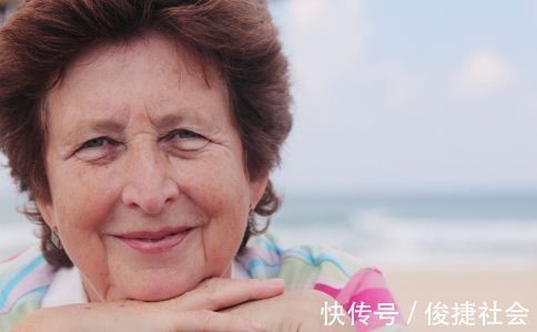 开开心心|北大医学院50岁后想要长寿,不是喝水也不是运动,2点需注意