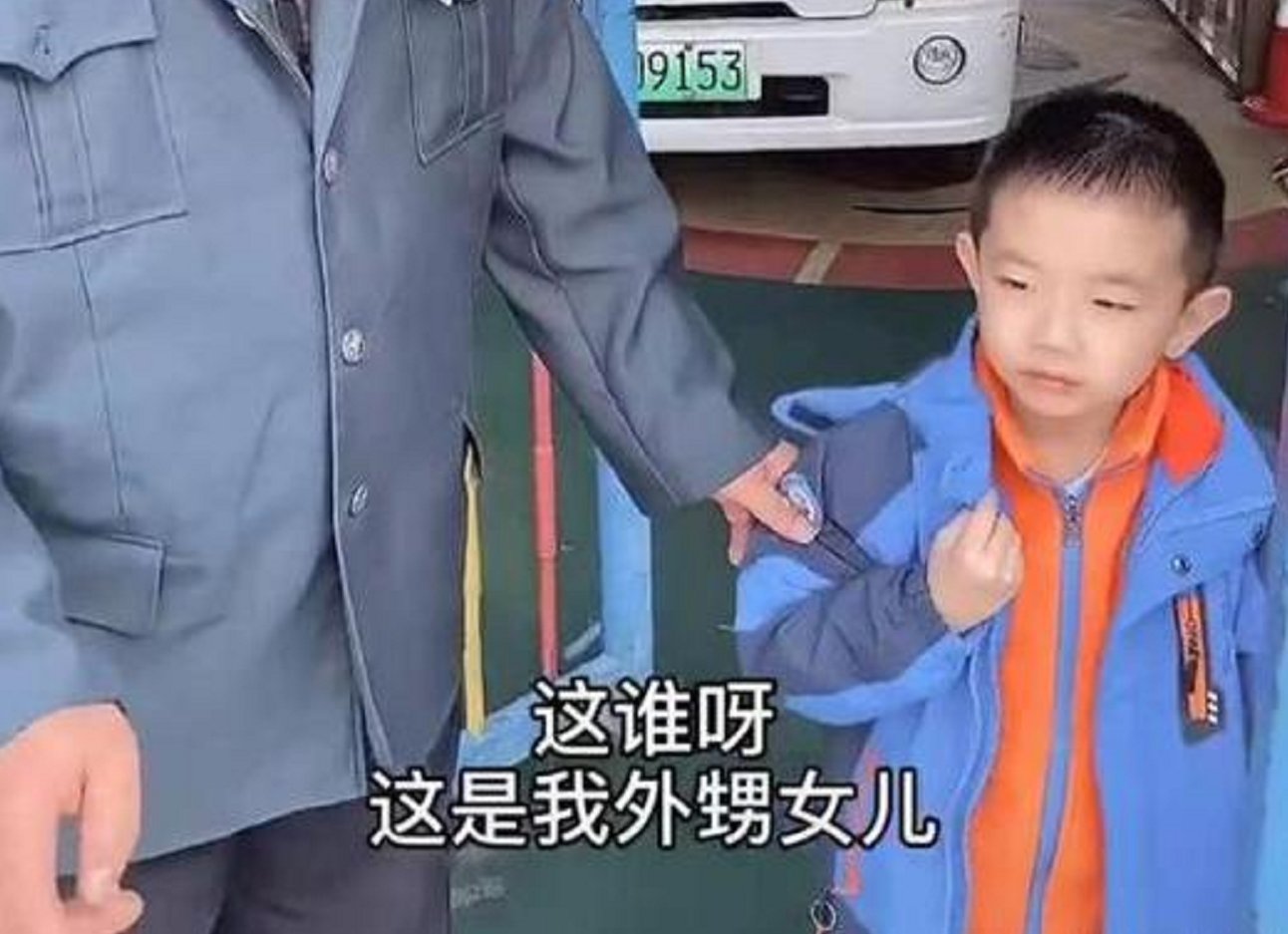 特殊待遇|“超萌辈分差”火了,舅舅遭受“特殊待遇”,外甥:毕竟是晚辈