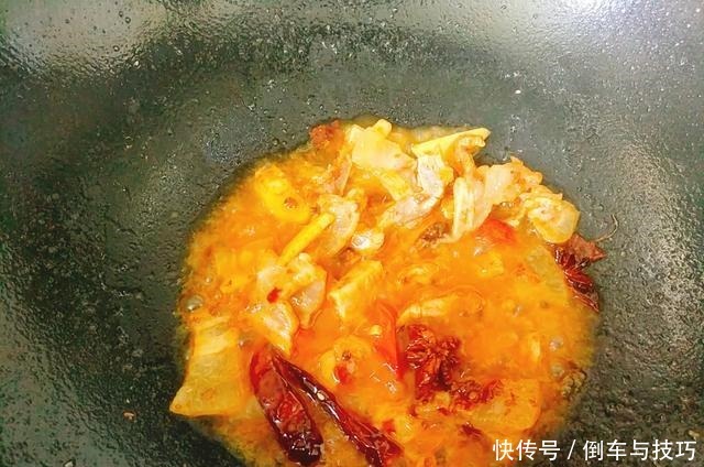 土豆片好吃有诀窍，这样搭配来做，香辣可口越嚼越香，还很简单