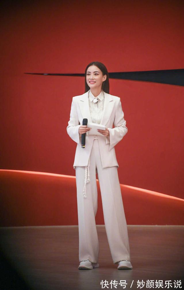 风衣|学着霍汶希去搭配,演绎出了强大气场,风衣搭配直筒裤超洋气