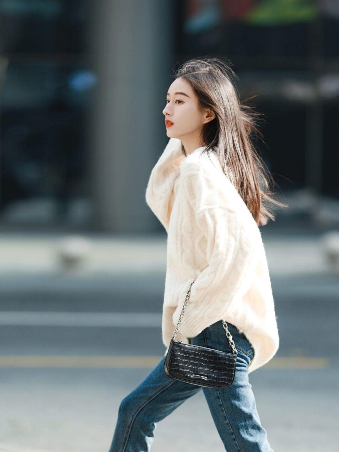 身材 哪怕你没有身材上的焦虑,也别穿紧身衣,这4款毛衣够你用