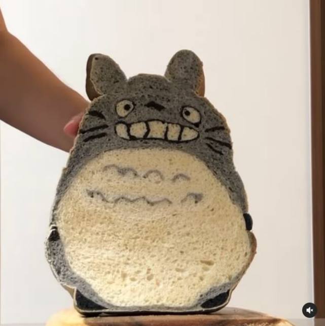 惊喜|日本网友制作龙猫面包切开有惊喜,网友:拜托要拿出来卖!
