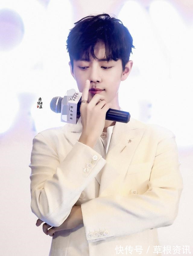 绣球|肖战阿云嘎互相传绣球,肖战慌到露出兔牙,还被那英当小孩要拜年