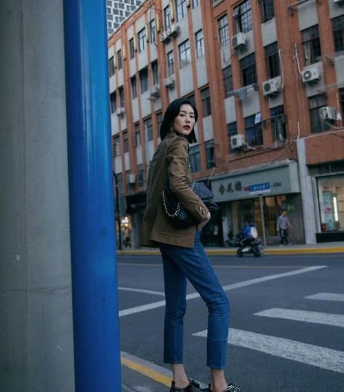 显气质|刘雯是要把“外套”穿火了,时髦保暖又减龄的穿搭,尽显高级感