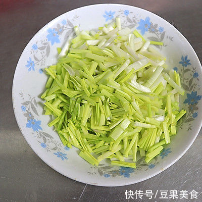 肉丝蒜黄炒豆腐丝