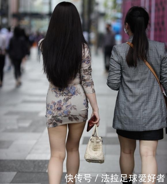 外套|连衣裙的穿搭各具特色，要讲究色彩搭配，轻松变女神