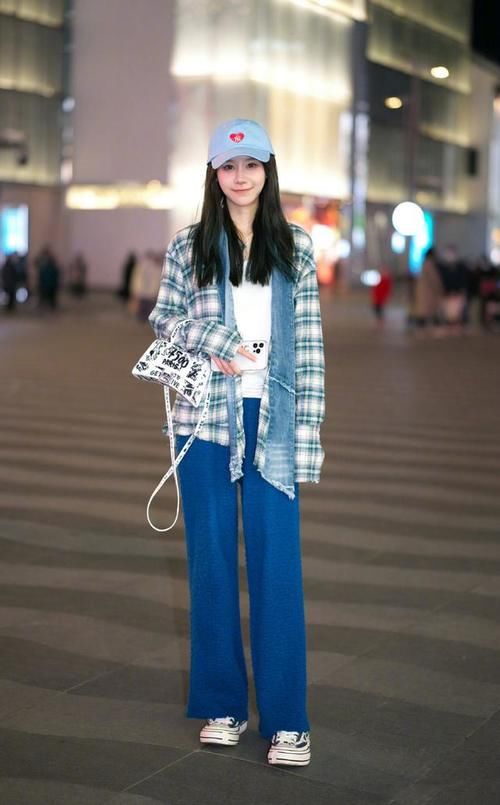 30岁的女性懂不懂打扮？看春季穿搭就了解，正确的搭配时尚且年轻