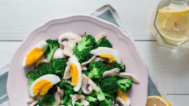 骨质疏松的克星被发现,经常吃点,增加骨密度,骨质疏松不攻自破