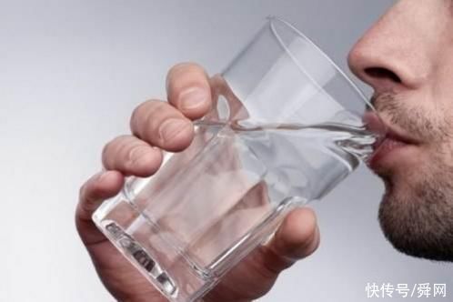 多喝水有利于健康，但这几种水不适合喝，注意了!