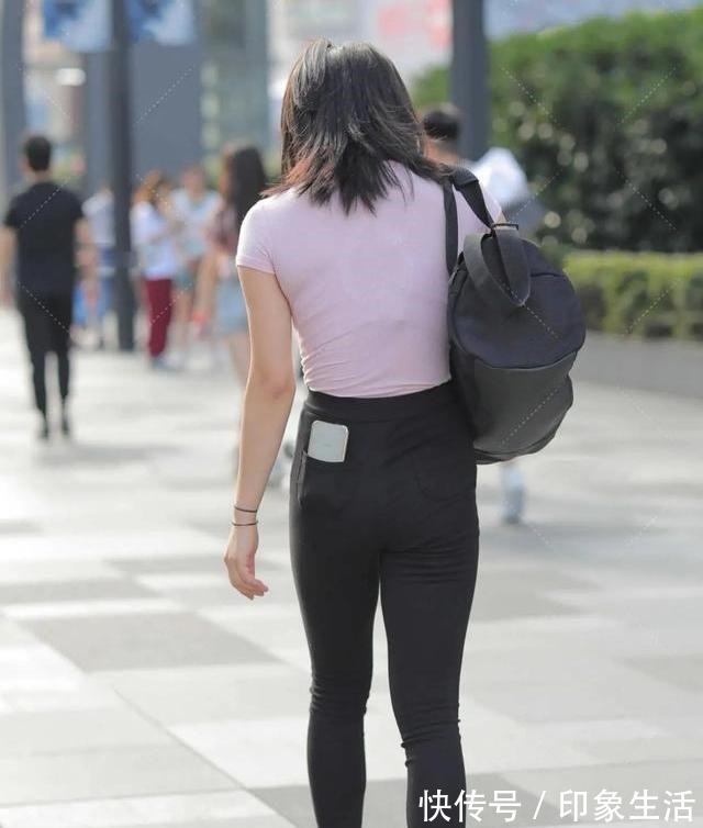 女孩 身材瘦小的女孩不适合穿修身服装,宽松的休闲套装反而好看!