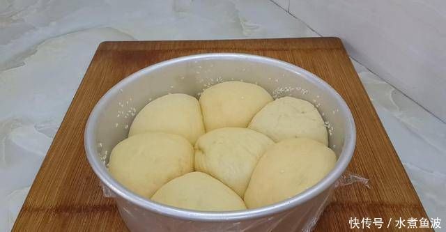 保鲜膜|面包很好吃,有4个鸡蛋,又软又甜,不用烤箱你就能成功