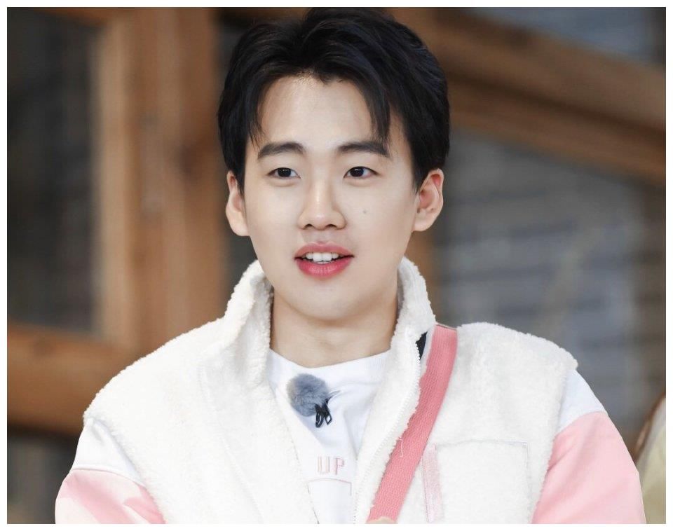 《奔跑吧》黔驴技穷，首期节目就抄袭，沙溢扮AI承包全部笑点