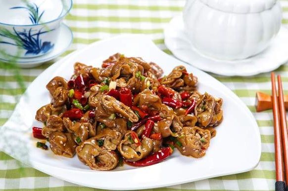 炒猪大肠总嚼不烂?教你这个小技巧,脆爽滑溜不韧,没异味真好吃