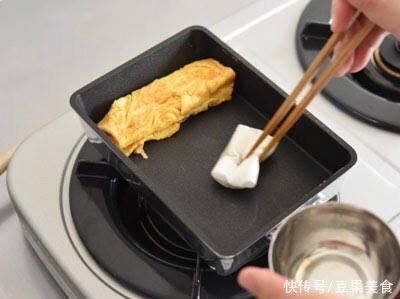 配着这盘日料，玉子焼き，米饭可以吃三大碗