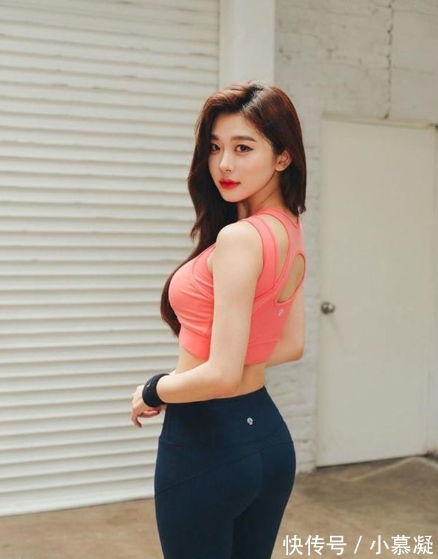 丰满|丰满的打底裤美女,举手投足间尽显女性韵味!多肉才是真的美