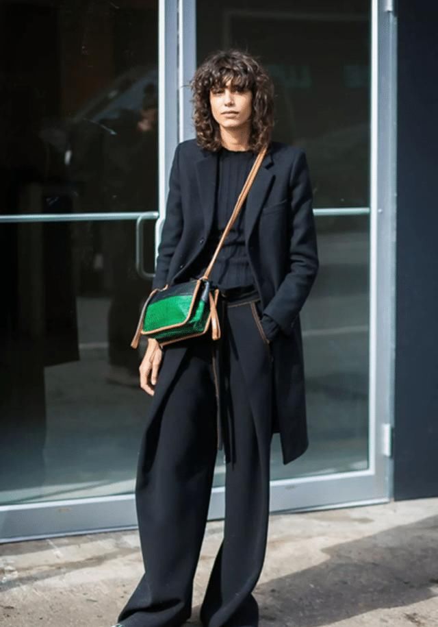 女人过了45岁，这3种＂颜色＂要少穿，显得没气色还很掉价