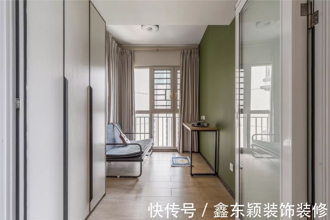 客厅|96平的现代简约风小三房,居然把客厅变成一个趣味休闲区