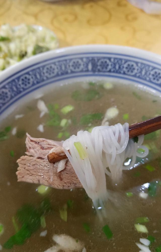 可口|这家水盆肉烂汤清,肥而不腻,清醇可口,在这里一开就是二十多年