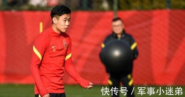 换帅|李霄鹏最新决定引爆争议,球迷吐槽:换帅简直是个笑话
