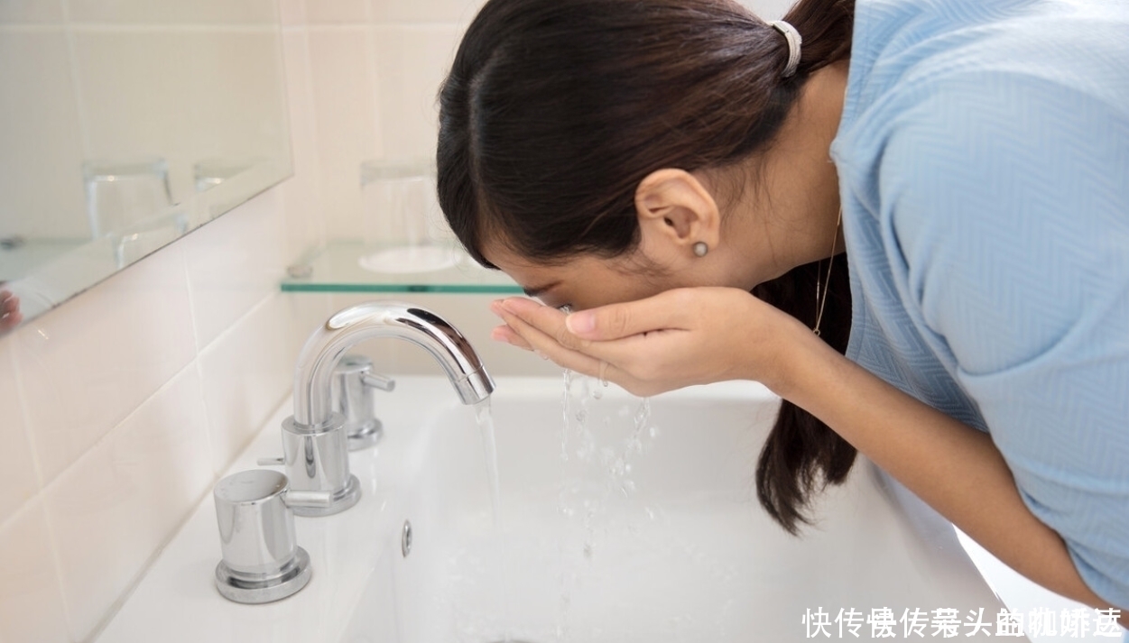 洁面|为什么有些男生只用清水洗脸,皮肤比女生还好?根本原因在这里