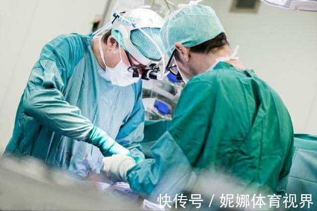 小霜|产妇刚上产床准备,孩子“咣当”一声就出来了,大夫:情况不好