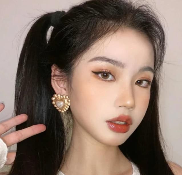00后|女生眼睛若有这3标志,天生自带“招桃花眼”,00后赶紧学起来