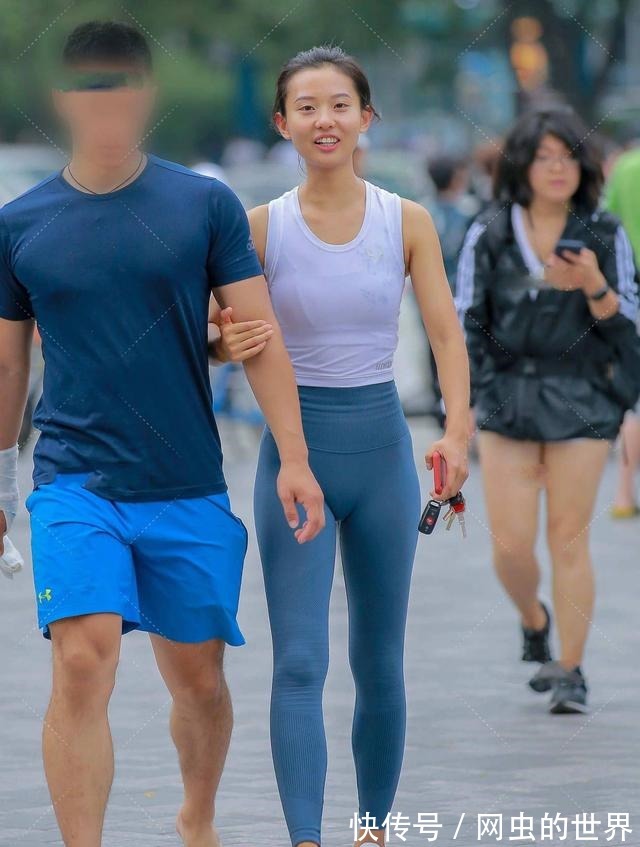 动感 蓝白色的搭配方式,解锁深邃大气的动感穿搭,也兼具青春元气感!