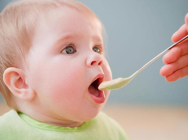 宝宝|宝宝未满一岁，有几种辅食少喂，看似有营养实际可能伤肠胃
