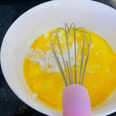 这道家喻户晓的外酥里软的麻花是怎么做的呢？