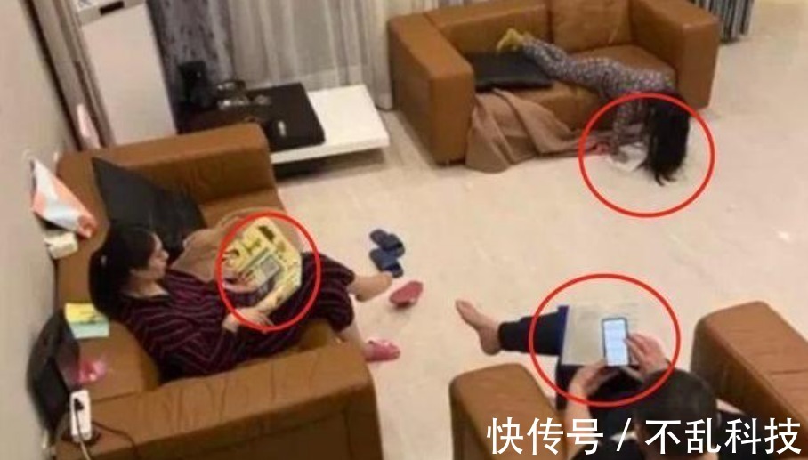 自主性|男孩写作业,全家人“看书”陪伴,网友看出其中猫腻:书还反光?