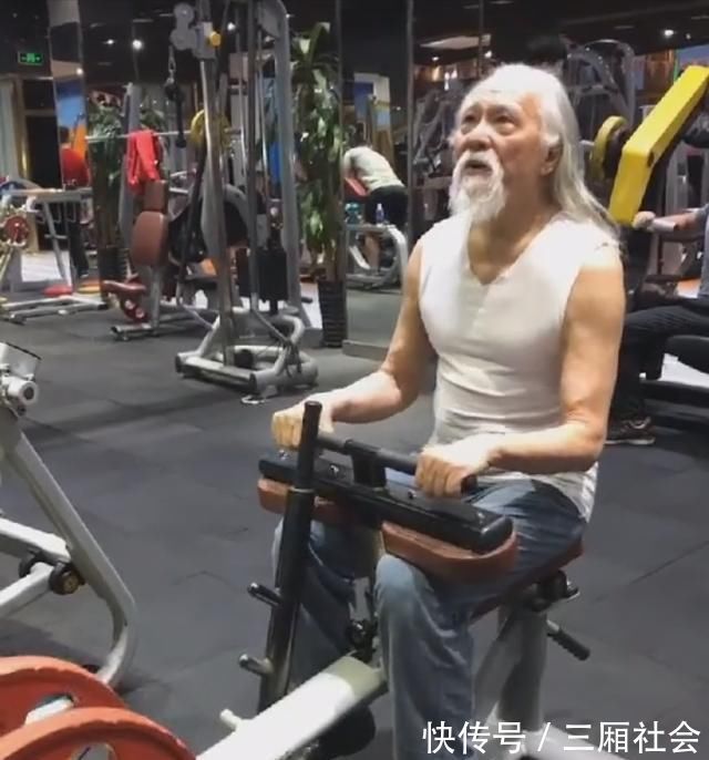 护膝|62岁的她坚持健身35年,肌肉仍饱满,如今的身体状态让人羡慕