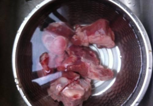 筒骨|海带和它一起煮,喝一碗等于跑步2小时,坚持一周,衣服穿成s码