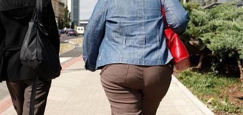  牙齿|女性身体出现5个“丑态”，或在暗示衰老已经开始了，别不承认