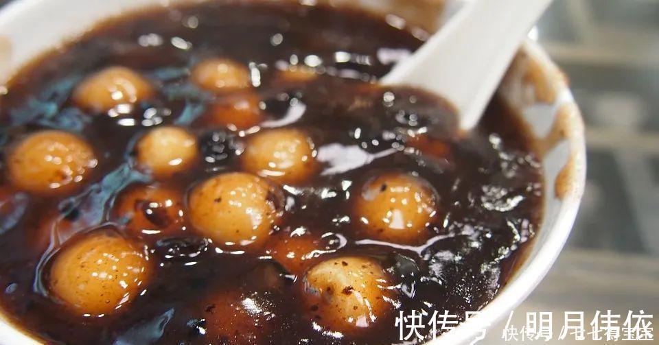 颜妈妈|2岁男童误食“巧克力”,双手发抖被送急救室,网友:不靠谱小姨