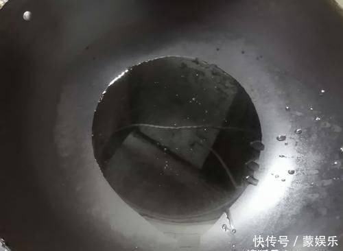 香椿炒鸡蛋,先炒香椿还是先炒蛋都错了,难怪口感不鲜美软嫩