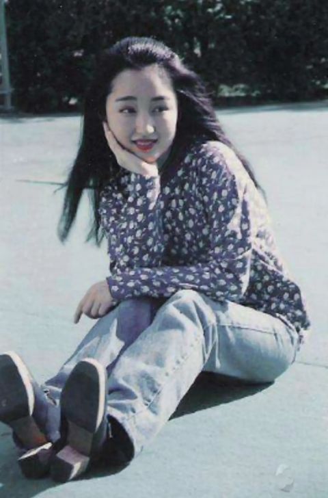 单亲、离婚、困境，《逆光》唱哭背后，那英胡静杨钰莹张柏芝王鸥的坎坷人生