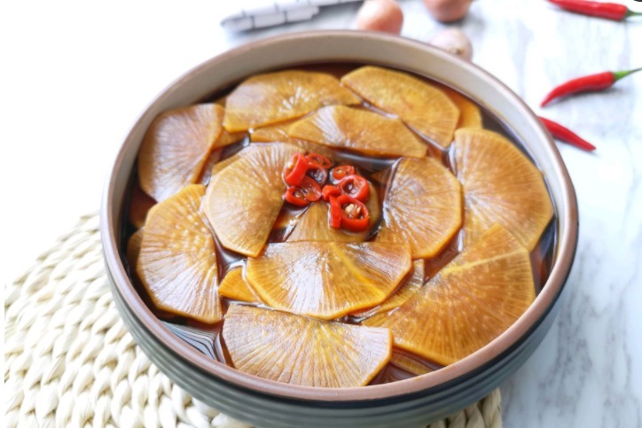 好吃|被很多人“嫌弃”的蔬菜，简单一拌真好吃，2块钱就能做一大盆