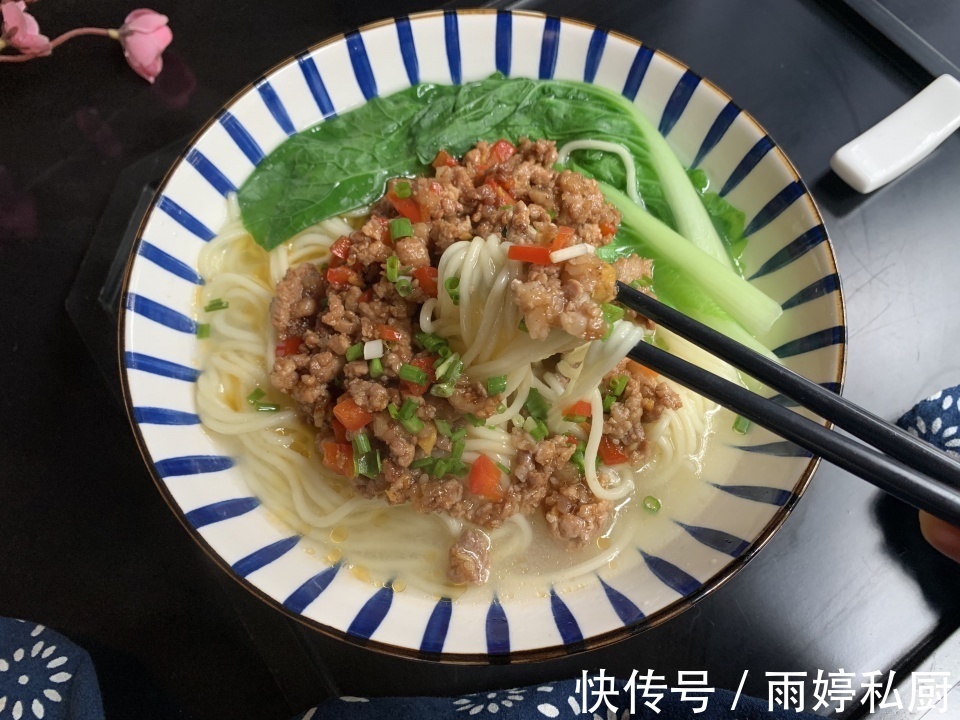 味道|晒晒早餐，10分钟就端上桌，做法简单，味道却特别赞，老少都爱吃