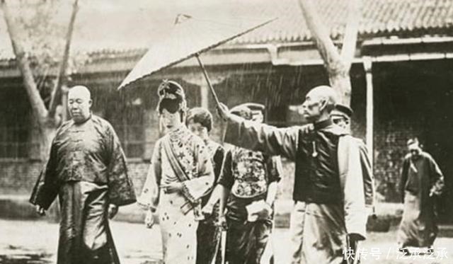 溥仪|文秀都和他离婚了，婉容为什么还不离开，她是不是爱着溥仪呢