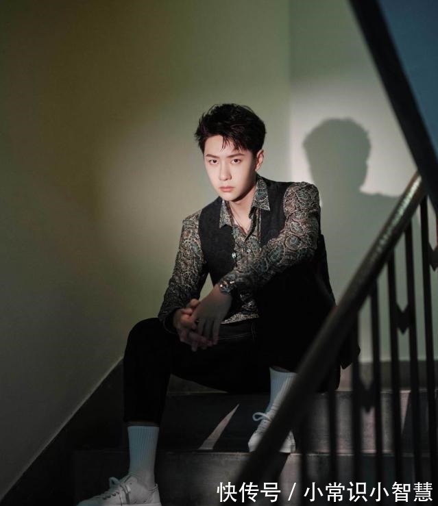 项链|王一博把《这就是街舞》中的穿搭搬进了你的日常生活，可行吗！