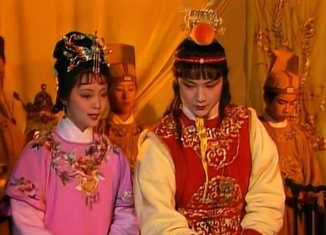 嫁给|黛玉嫁给宝玉,或是贾府免于衰败的唯一途径,可惜贾府无人看透