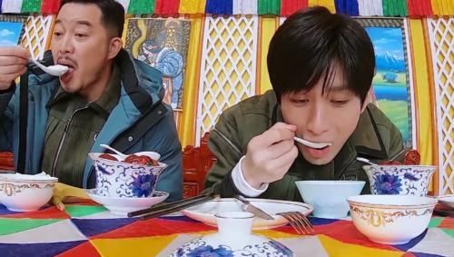 吃肉|鏡頭特寫baby大口吃牦牛肉,掃過(guò)李一桐,導(dǎo)演還能忍得住嗎?
