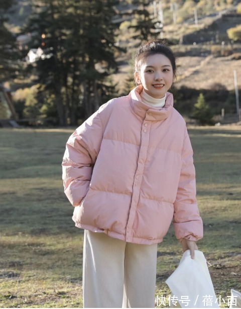 针织衫|女人穿“羽绒服”要注意2点,一是内搭二是下装,学会了很显气质