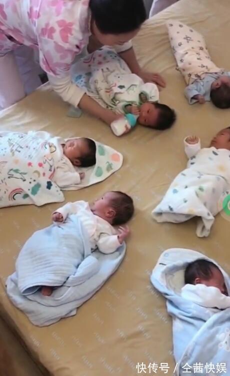 双胞胎姐妹|最累姥姥出现了,三胞胎女儿各生了三胞胎,三三得九,开幼儿园吧