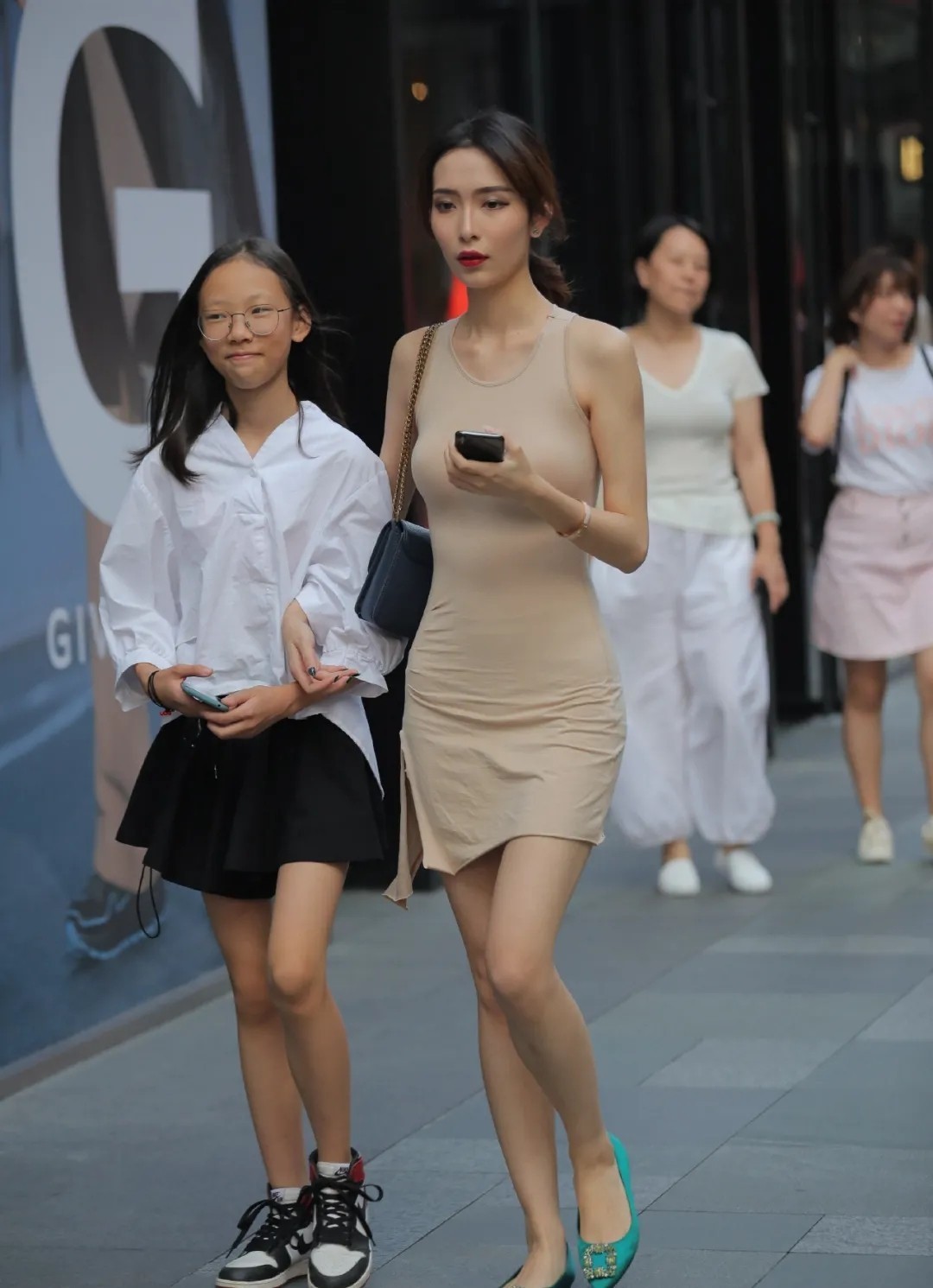 高跟鞋 气质不凡又简约耐看的穿搭,带来非比寻常的时髦感,真的很出众